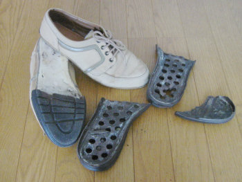 blog20080831-ShoesBroken
