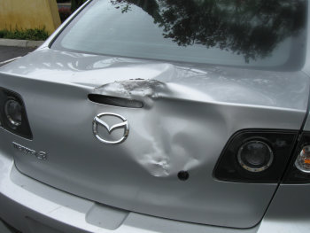 blog20090504-Mazda3Damaged